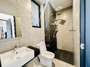 Cozy Urban Suite 3br 10pax @Sauna@Pool WL UA129 N Vacation rental in George Town