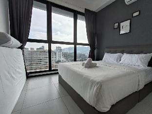 HOT-Cozy & Drive Urban Suite 8pax UA13A10 by WL N Vacation rental in George Town