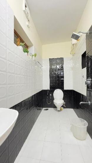 Alchemist Homes Superior King AC Room with Balcony Vacation rental in Thiruvananthapuram