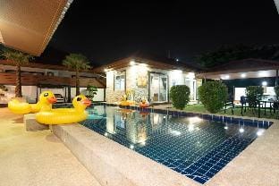 Middle House Pattaya Villa in Pattaya City
