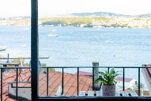 Panoramic Bosphorus View Duplex at Cihangir  Apartment in Istanbul