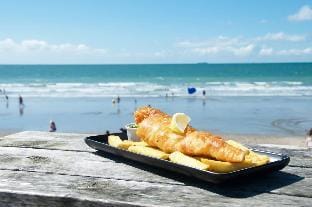 Seaside detached 4bd home nr shops  Parking Garden Vacation rental in West Wittering