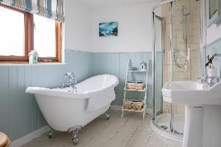 Tranquil Family Retreat   5 min to Beach   Garden Vacation rental in West Wittering