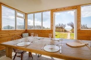 Bright   Dreamy   On the Beach   Garden   Balcony Vacation rental in Chichester District