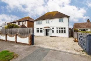 Bright   Modern 4 br House 100 metres from Beach Vacation rental in West Wittering