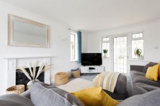 Bright   Modern 4 br House 100 metres from Beach Vacation rental in West Wittering