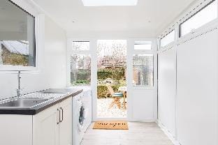 Newly Renovated Cottage 150m from Waterfront Vacation rental in Bosham