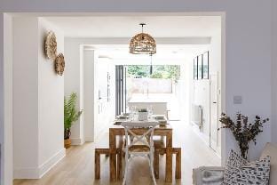 Stylish 2 Bed City Stay Vacation rental in Chichester