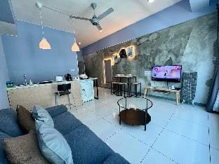 KK SUTERA AVENUE WT POOL OPP IMAGO 4BR 12pax (19C) Vacation rental in Kota Kinabalu