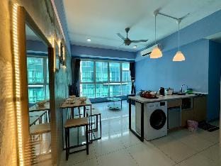 KK SUTERA AVENUE WT POOL OPP IMAGO 4BR 12pax (19C) Vacation rental in Kota Kinabalu