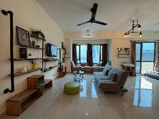 DaMen Subang | Special 4pax Studio| IconiqueB10 Apartment in Subang Jaya