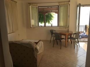 Nikiana Beachfront Downstairs Apartment Vacation rental in Lefkada, Lefkada Municipality, Greece