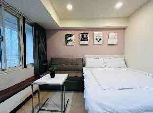 A2 Urban Escape: 1 Min to MRT, Sec to Starbucks Apartment in Taipei City