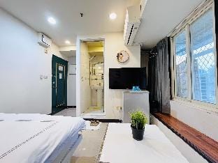 A2 Urban Escape: 1 Min to MRT, Sec to Starbucks Apartment in Taipei City