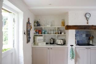 Country cottage in pretty village   quay views Vacation rental in Chichester District