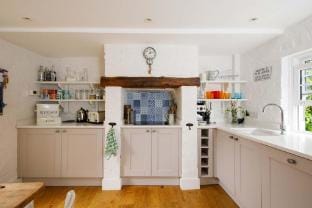 Country cottage in pretty village   quay views Vacation rental in Chichester District