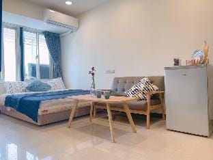 A5 Living in Taipei's Heart: MRT & Coffee in Sec Apartment in Taipei City
