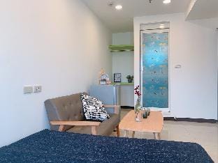 A5 Living in Taipei's Heart: MRT & Coffee in Sec Apartment in Taipei City