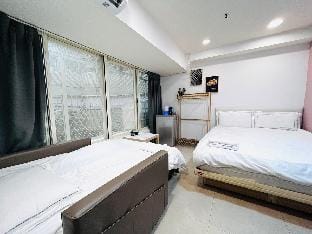 A6 Metro Bliss: Modern Apartment 1 Min from MRT Apartment in Taipei City