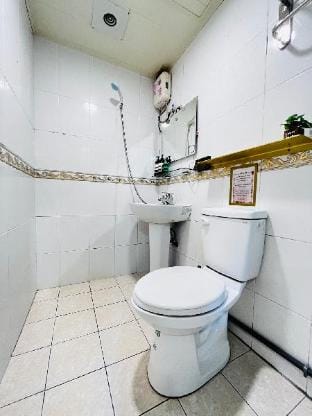 A7 Metropolitan Middle: Instant MRT Access Apartment in Taipei City