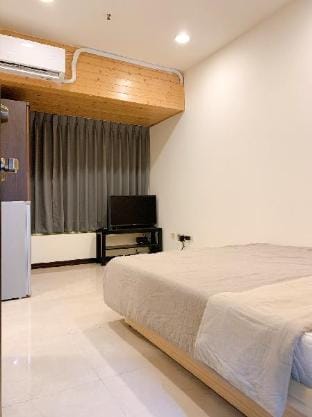 B2 1 mind to MRT Urban Comfort Zone: Taipei Escape Apartment in Taipei City