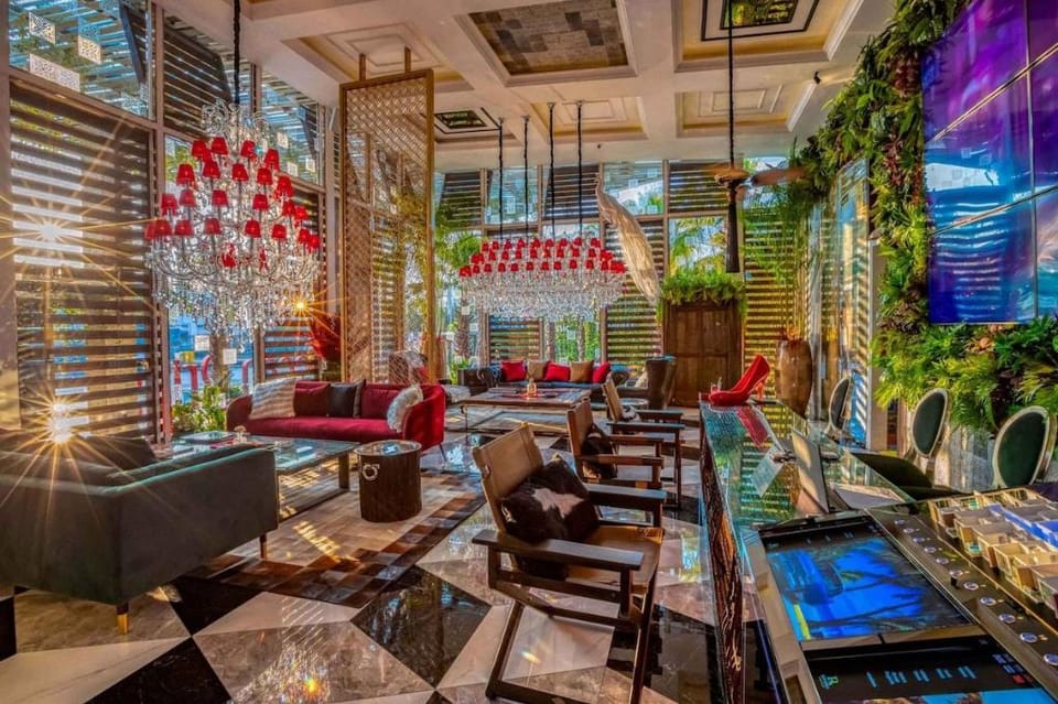 Riviera Ocean Drive Luxe Queen Studio Ocean View Apartment in Pattaya City