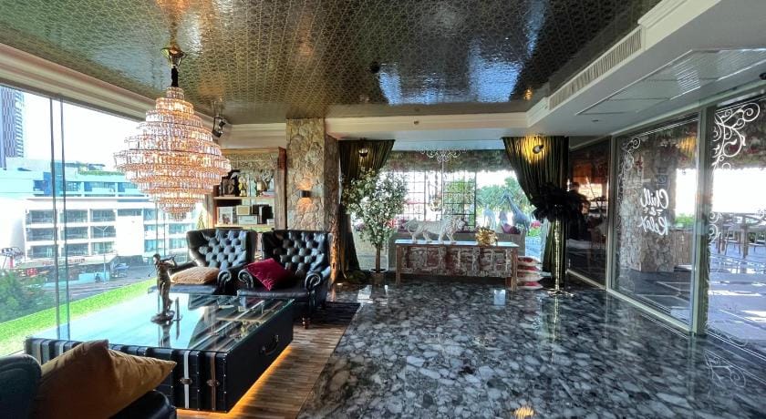 Riviera Ocean Drive Luxe Queen Studio Ocean View Apartment in Pattaya City