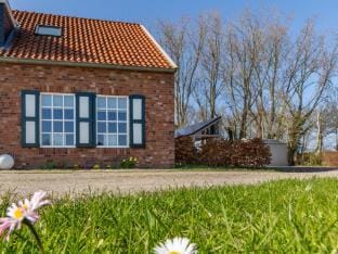 Cosy holiday home with garden Vacation rental in Koudekerke