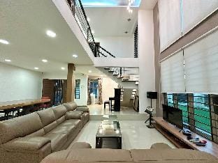 JB Town | Gather | Near CIQ | 5B3B Vacation rental in Johor Bahru