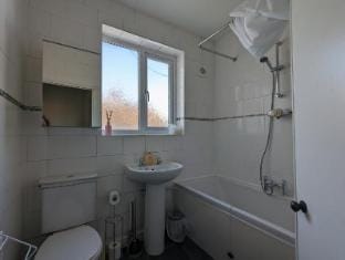 Five bed terrace family home Bristol w parking Vacation rental in Bristol