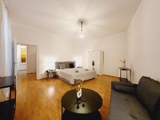 4 Zimmer Family Suite Apartment in Vienna