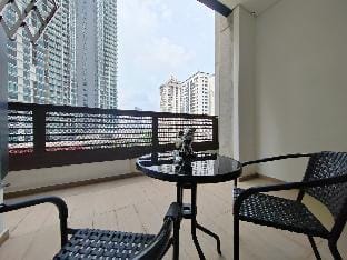 Cozy 2 Bedroom_ Balcony #Arcoris KL #2-4 Pax Apartment in Petaling Jaya