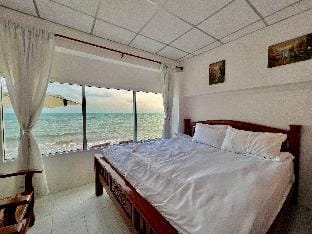 Gao Check in Phala Beach Front Villa in Chon Buri Changwat