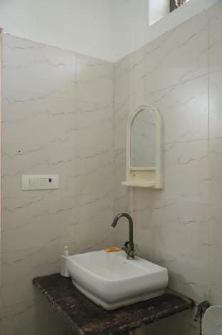Radha Madhav Ashram Vrindavan Villa in Uttar Pradesh