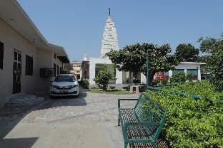 Radha Madhav Ashram Vrindavan Villa in Uttar Pradesh