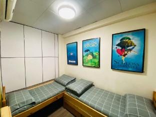Twin Room Next to Jordan MTR Private Bathroom Apartment in Hong Kong