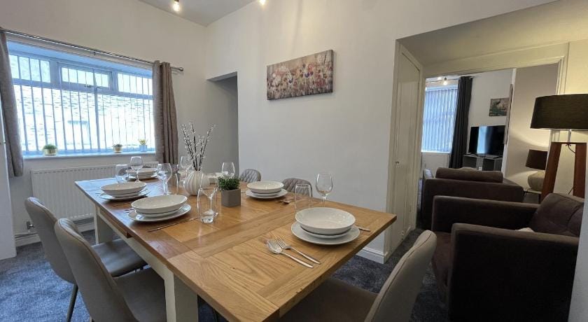 Modernised 3-bedroom Blackburn townhouse sleeps 6 Apartment in Ribble Valley District