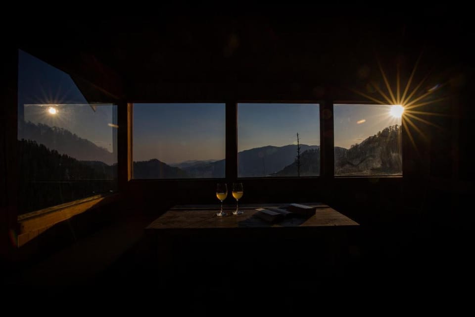 ELIVAAS 1 BHK Premium Cottage with Sauna - Everly Villa in Himachal Pradesh