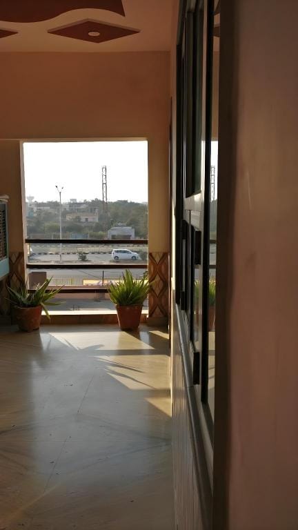 Goroomgo Sangam Palace Guest House Mathura Hotel in Uttar Pradesh