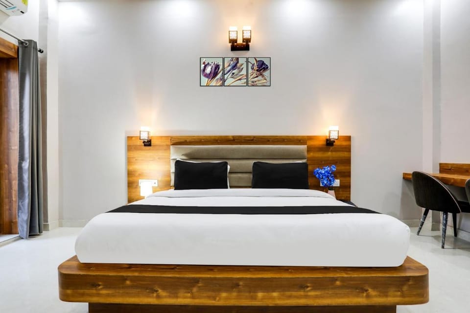 Super Townhouse Kathgharia Chowk Hotel in Uttarakhand