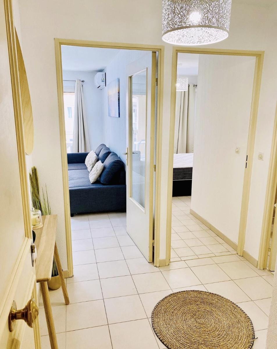 Square central Apartment in Antibes