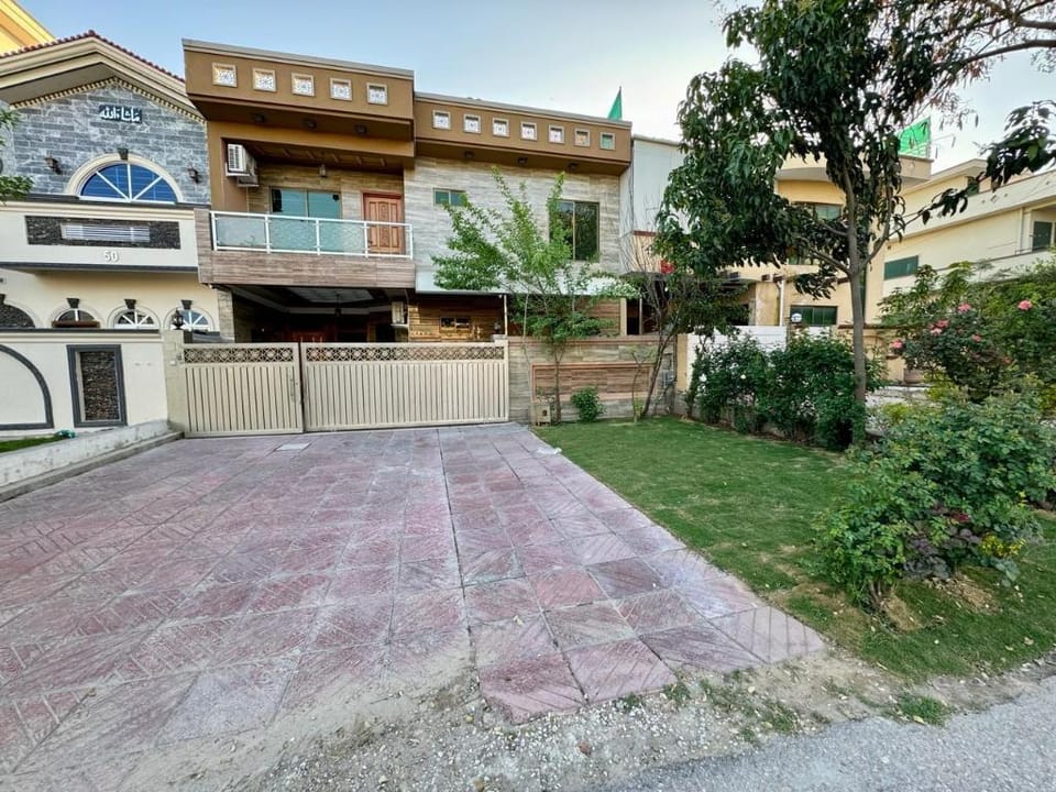 Sky Lodge Executive Hotel in Islamabad