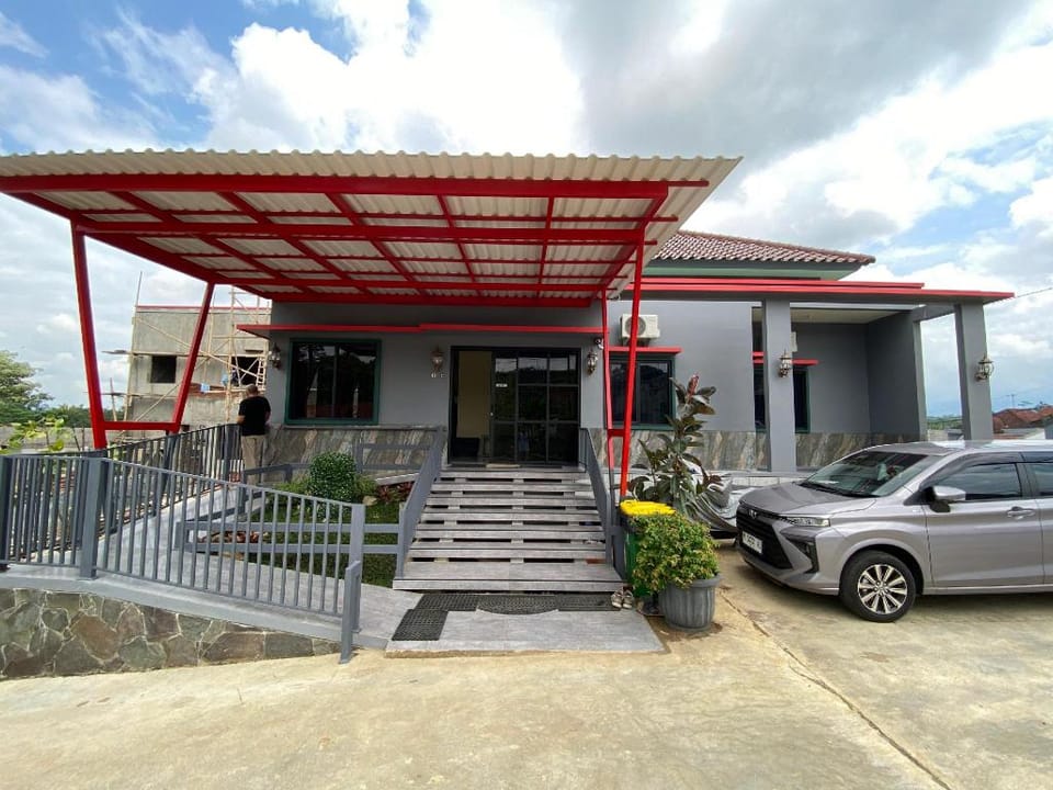 RedDoorz Syariah @ Jitu Guest House Purwokerto Hotel in Indonesia