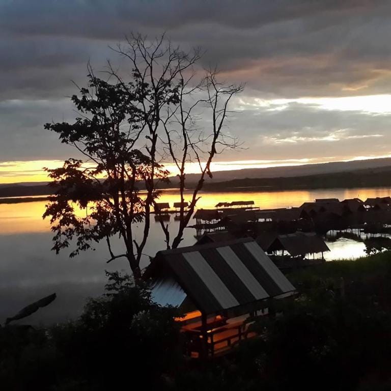 โฮมสเตย์บ้านสวนริมน้ำวังใหญ่ Vacation rental in Laos