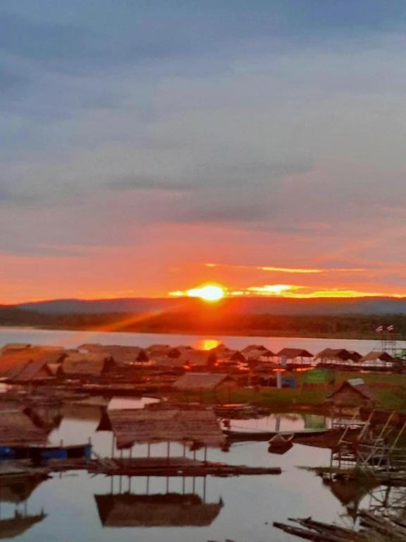 โฮมสเตย์บ้านสวนริมน้ำวังใหญ่ Vacation rental in Laos