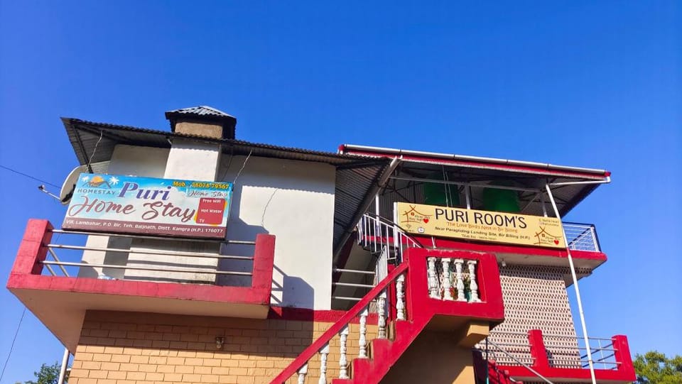 Puri Room's The love birds nest in bir Billing  Vacation rental in Punjab, India