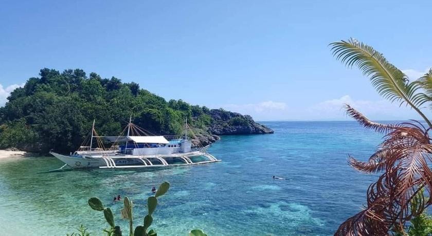 Manel Guest House Hotel Hotel in Bicol