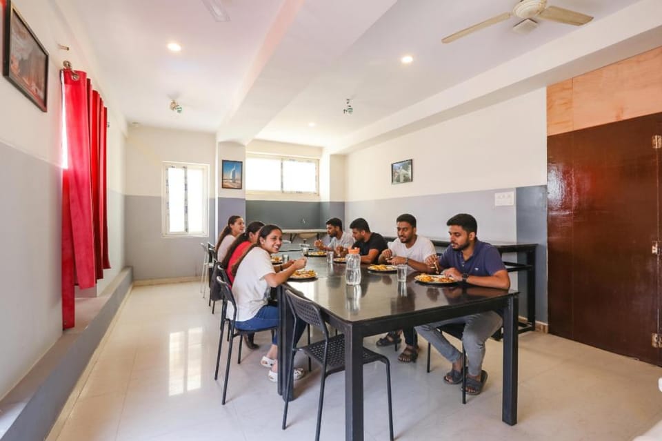 FabHotel Starhood Hotel in Hyderabad