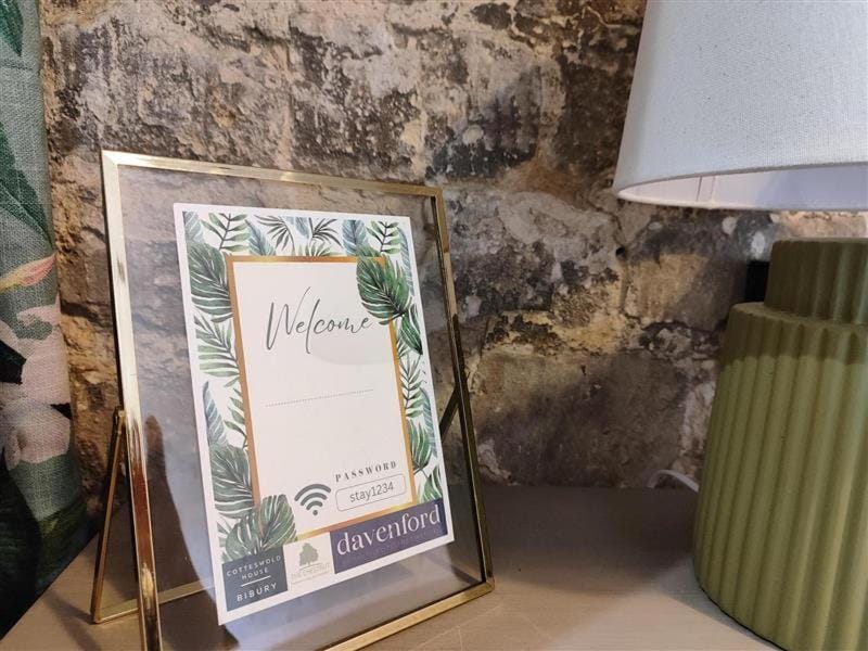 Cotswold Bankview Apartment in West Oxfordshire District