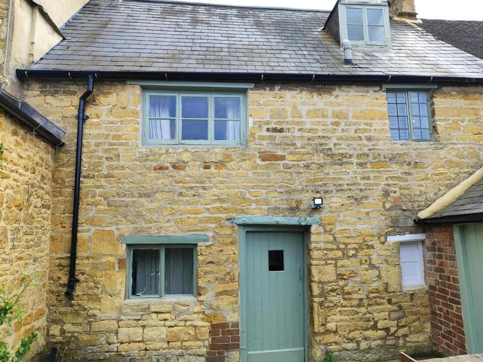 Cotswold Bankview Apartment in West Oxfordshire District